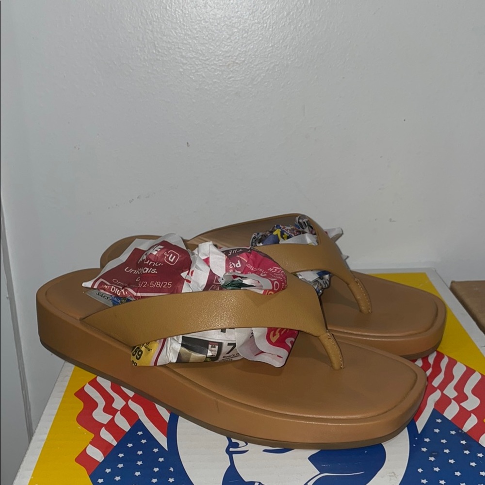 Saks Fifth Avenue Tan Sandals size 8